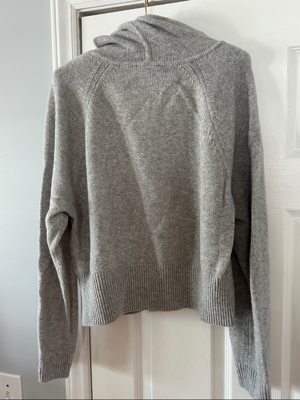 NWOT GAP Cashsoft Grey Hooded Sweater - Picture 6 of 6